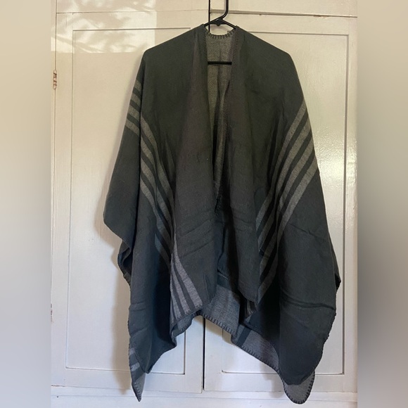 One Size Open Front Asymmetrical Poncho - Picture 3 of 5